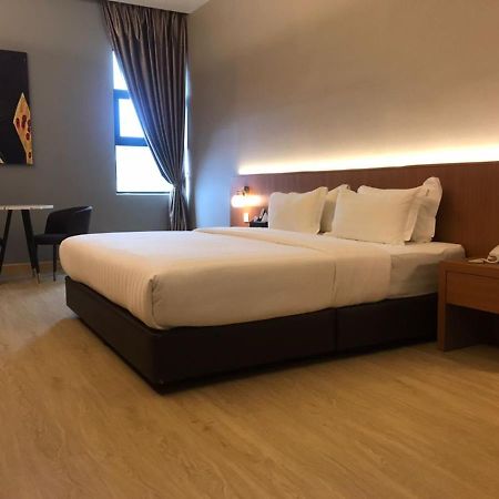 Kluang Riverview Hotel エクステリア 写真