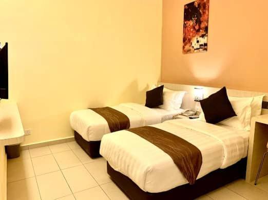 Kluang Riverview Hotel エクステリア 写真