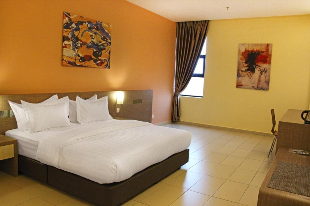 Kluang Riverview Hotel エクステリア 写真
