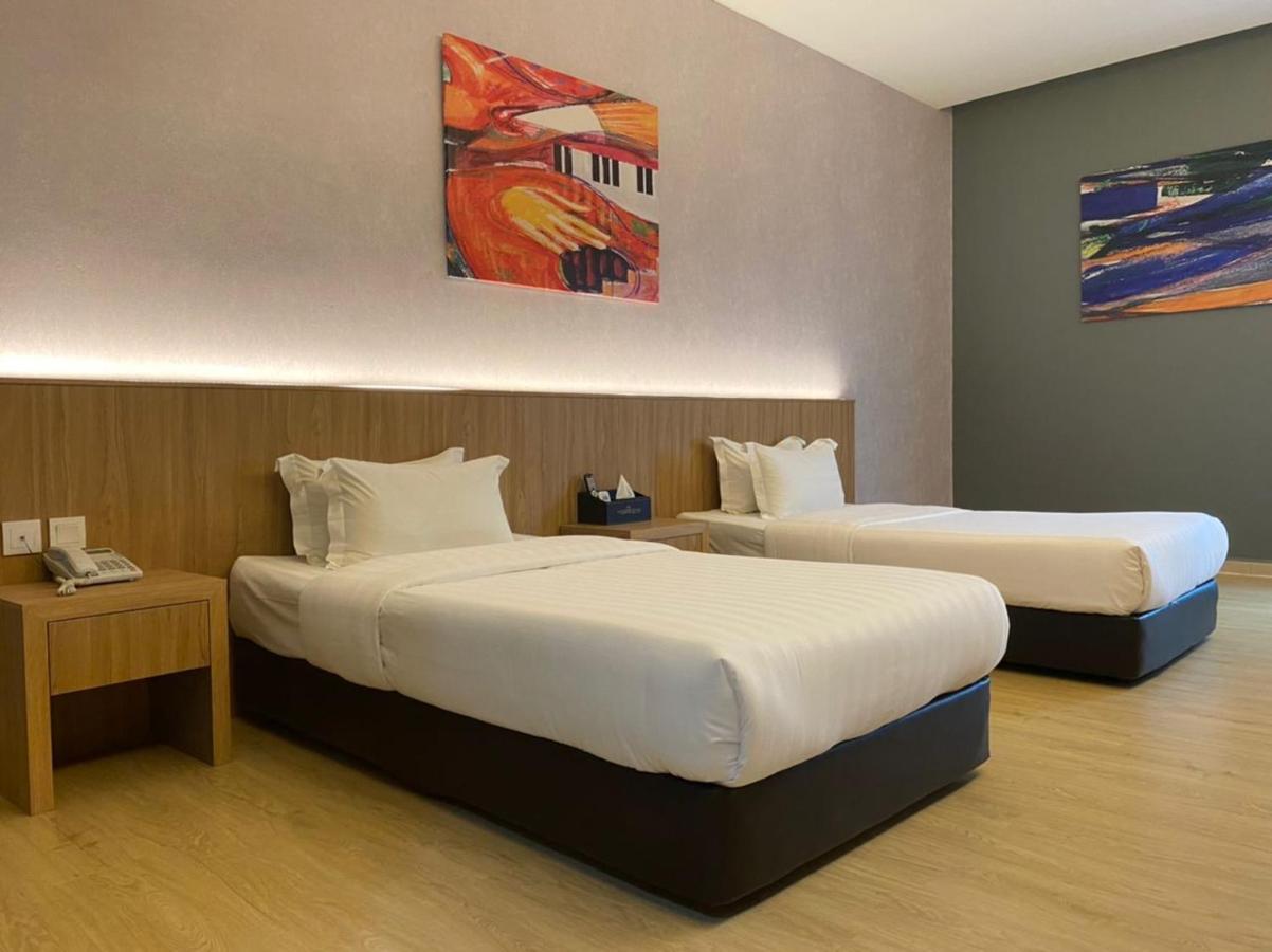 Kluang Riverview Hotel エクステリア 写真
